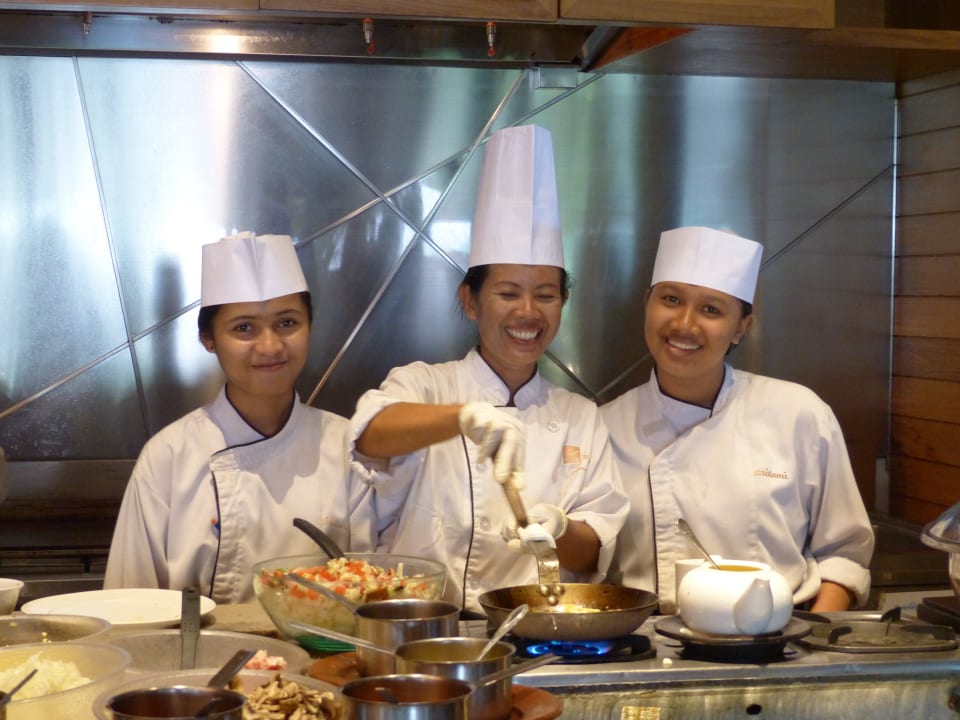 So fröhlich an der Eiertheke Novotel Bali Benoa Hotel