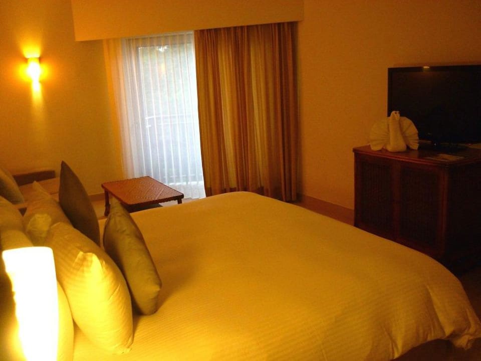 Unser Zimmer mit Bett und Couch Sandos Caracol Eco Resort & Spa Select Club Adults only - All Inclusive