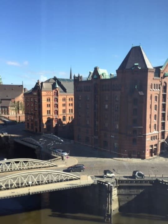 Ausblick AMERON Hamburg Hotel Speicherstadt