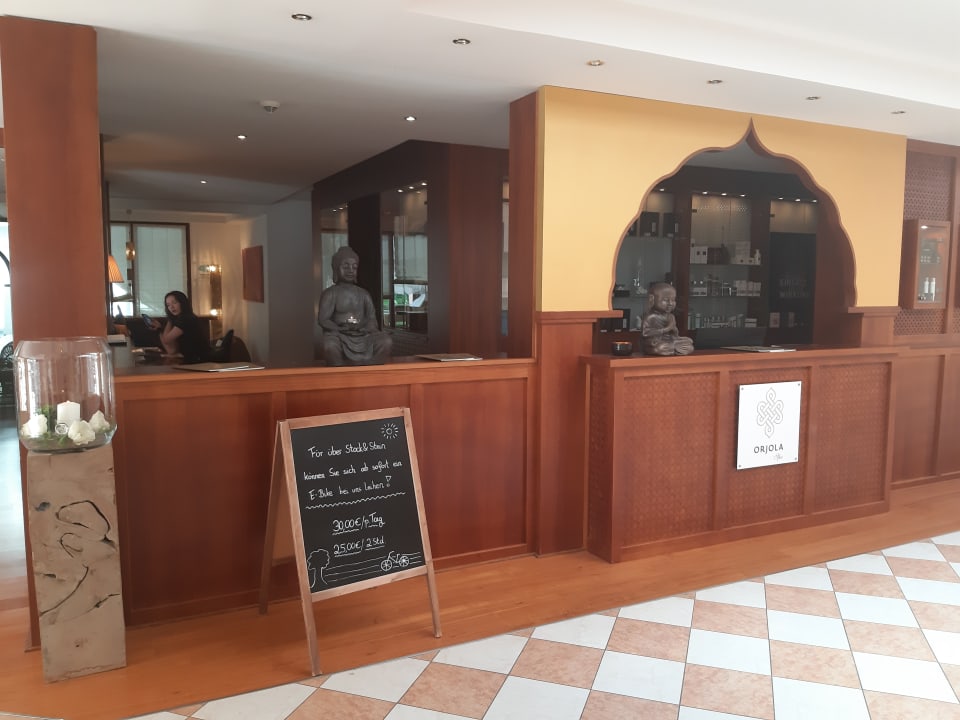 Lobby Wellnesshotel ...liebes Rot-Flüh