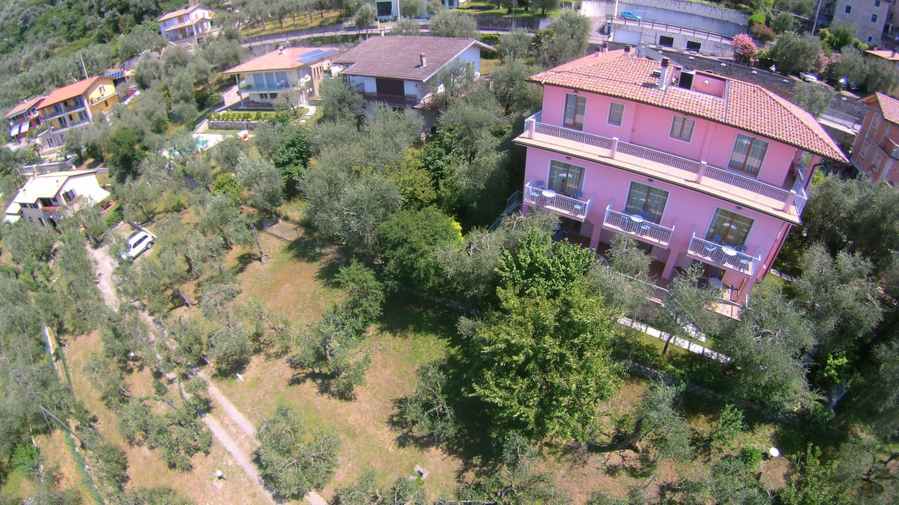 Apartmenthaus von der Seeseite aus gesehen Hotel Residence Panoramica