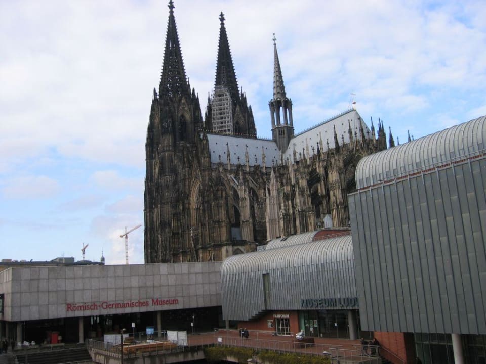 Ausblick aus dem Zimmer direkt auf den Dom Hotel Mondial am Dom Cologne- MGallery