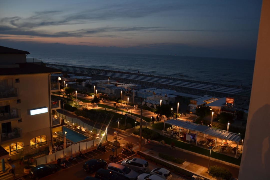 Ausblick am Abend Hotel Ambasciatori
