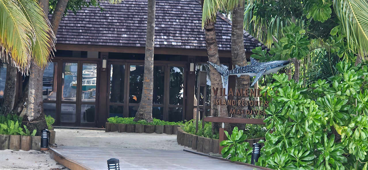 Lobby Vilamendhoo Island Resort & Spa