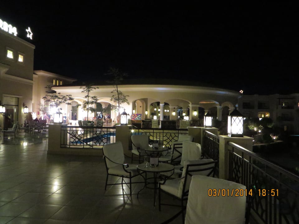 Ein Teil der Terrasse  JAZ Aquamarine Resort