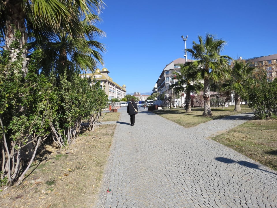 Weg zum Strand Hane Family Resort