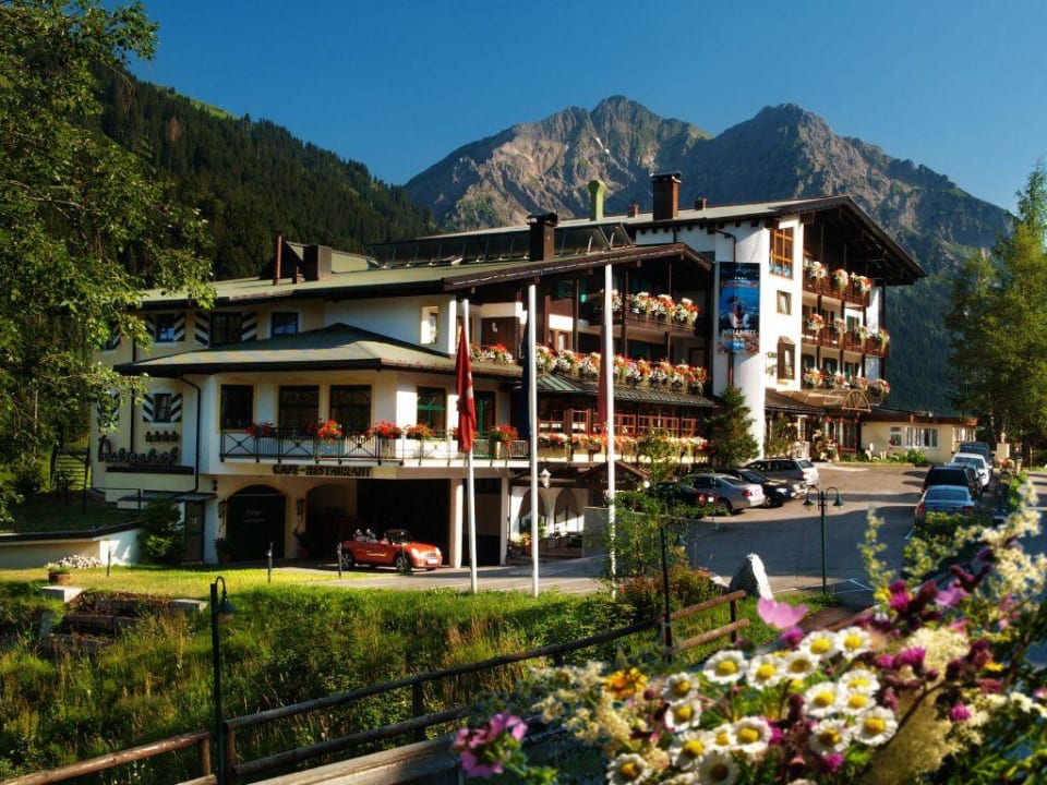 Aussenansicht Verwöhn- und Wellnesshotel Walserhof