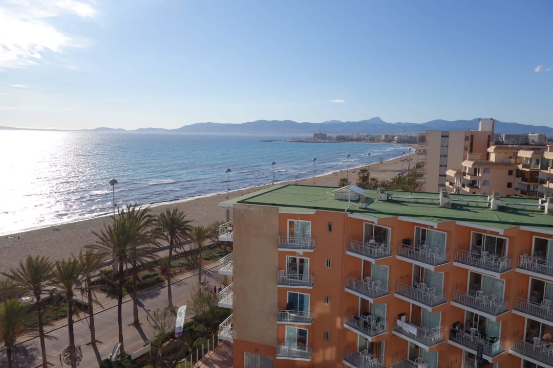 Aus dem 7. Stock auf den Strand HM Tropical