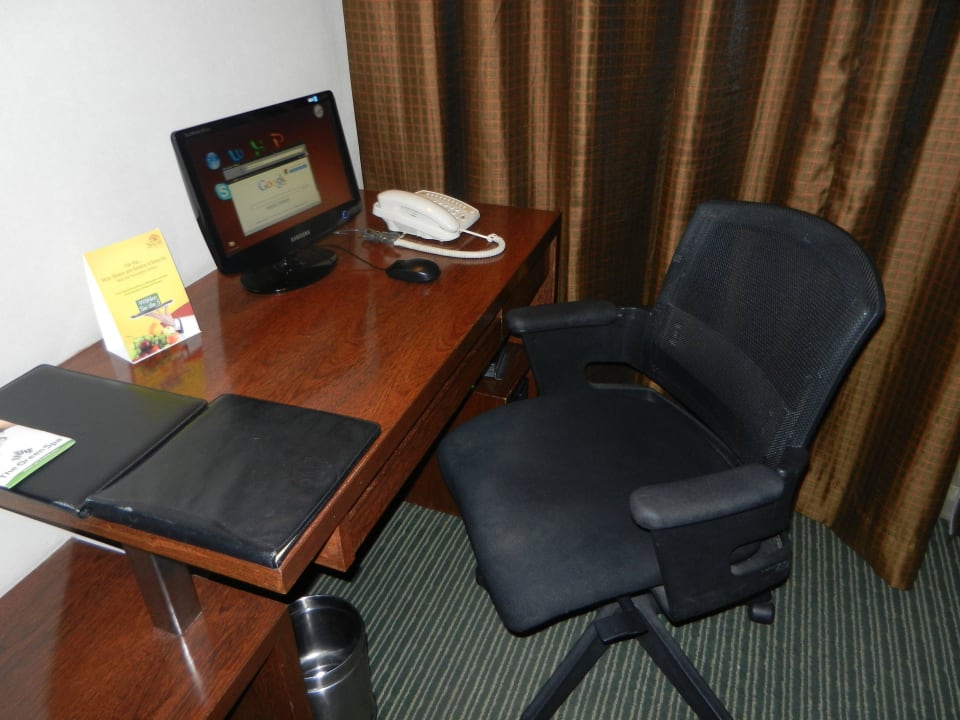 Arbeitstisch mit PC Sayaji Hotel