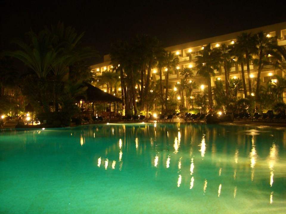 Pool bei Nacht Tabaiba Princess