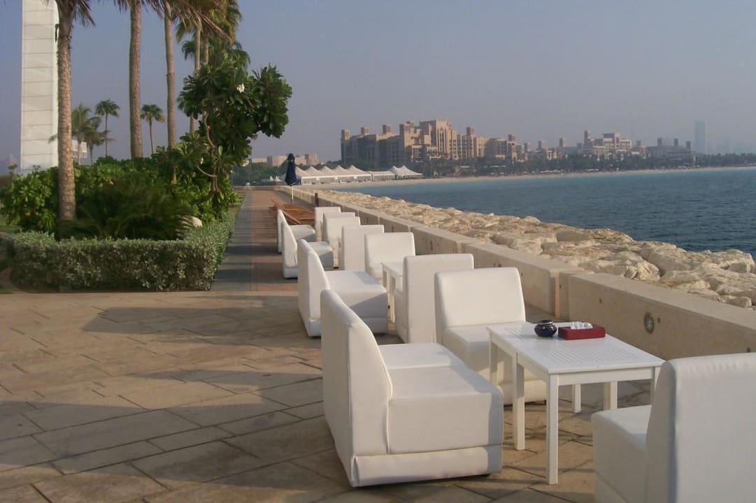 Blick vom Pool auf das Madinat Jumeirah Burj Al Arab