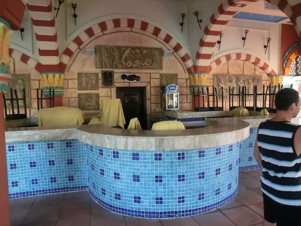 Poolbar Kamelya Aishen Club