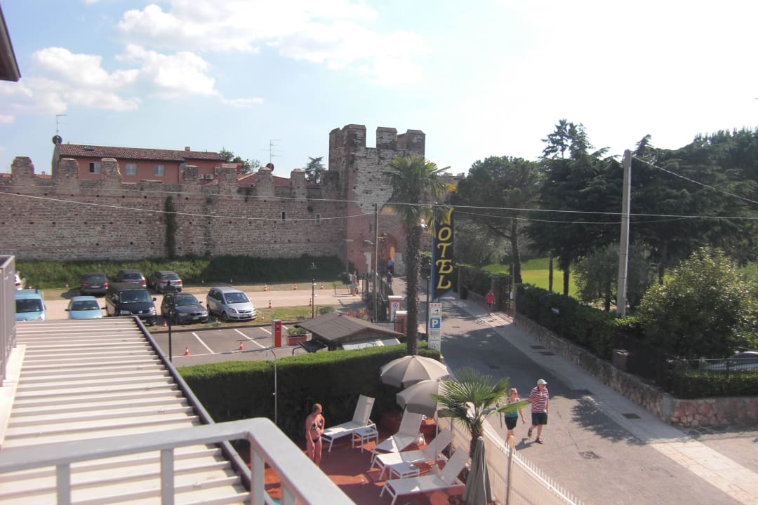Alte Stadtmauer, dahinter schöne Altstadt Hotel Le Mura