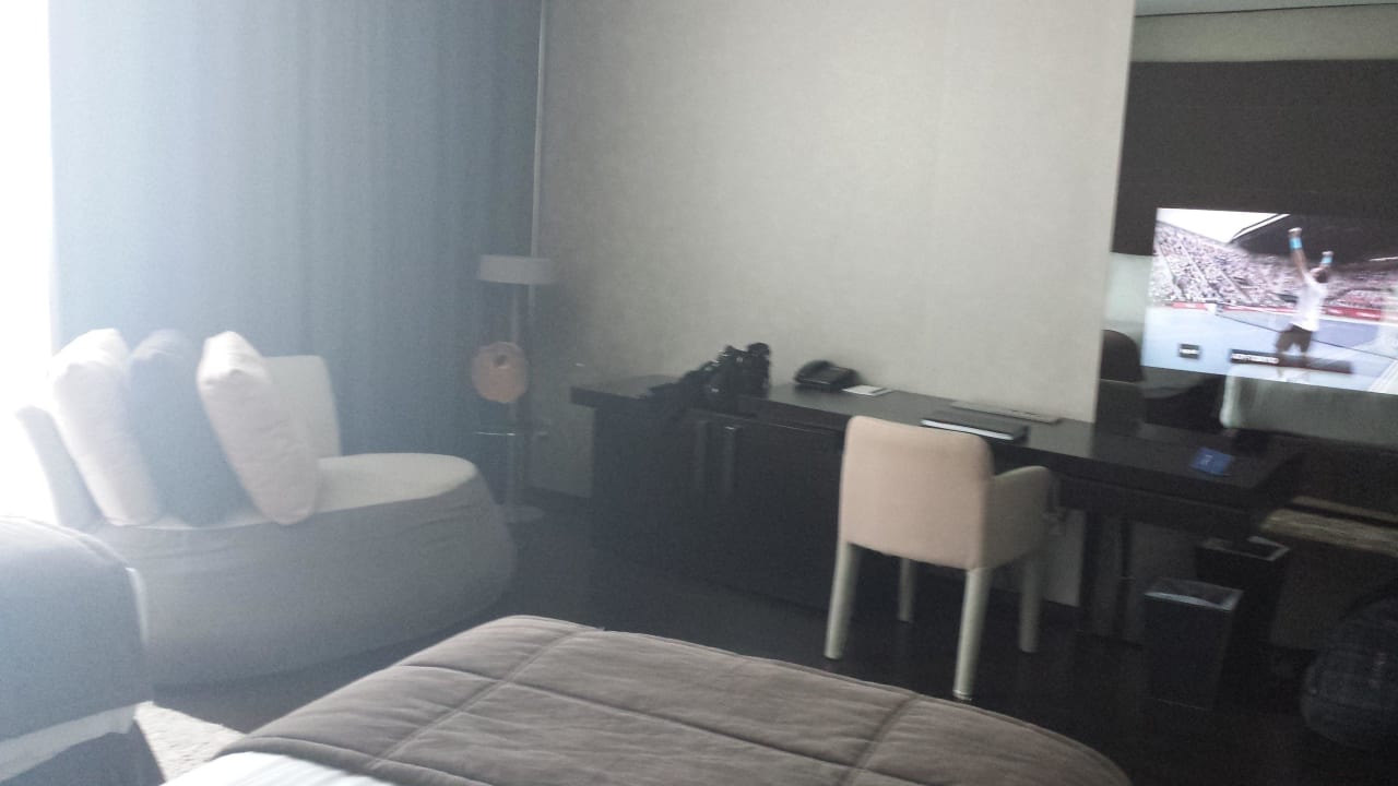 Blick vom Bett The Canvas Hotel Dubai MGallery By Sofitel