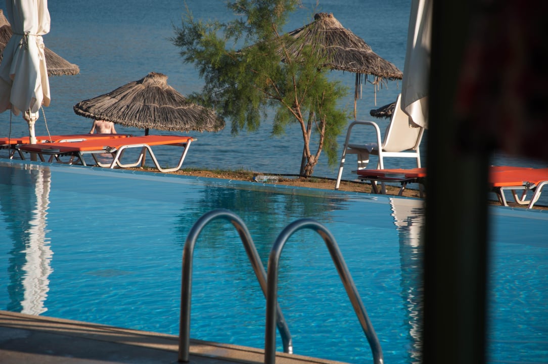 Müll bleibt generell liegen Giannoulis - Grand Bay Beach Resort