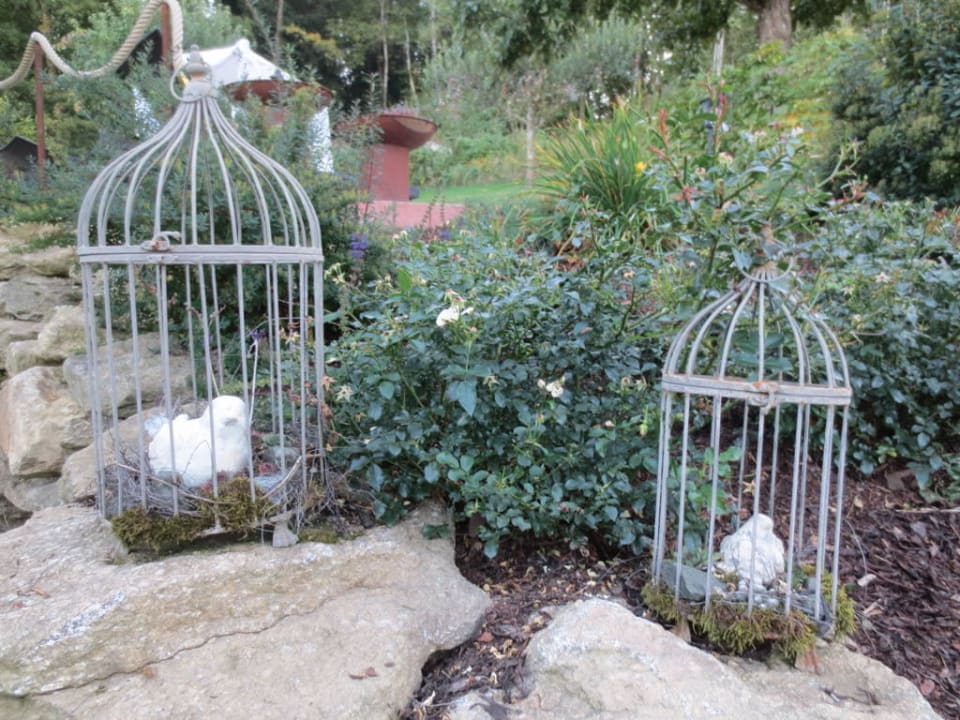 Deko im Garten Hotel Sterr