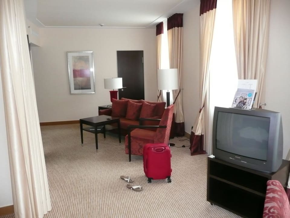 Blick aus dem Schlafbereich ins Zimmer Steigenberger Hotel de Saxe