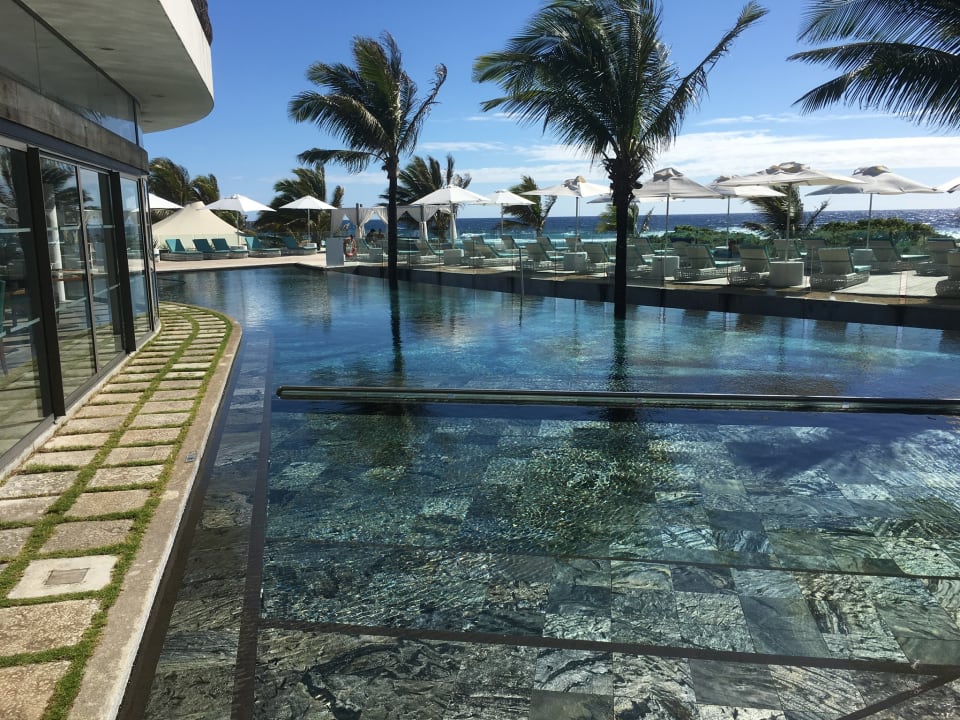 Pool Radisson Blu Poste Lafayette Resort & Spa - Adults only