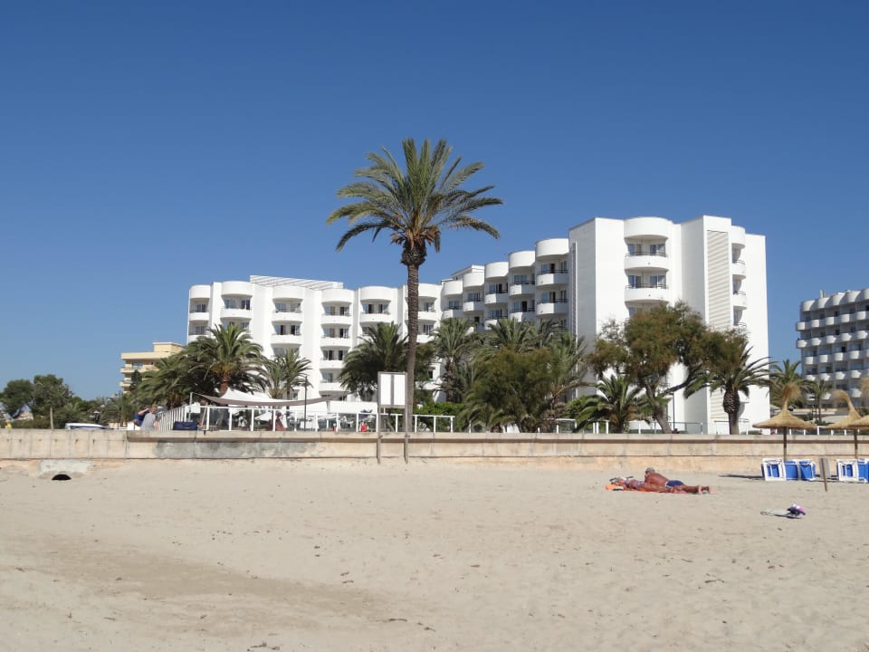 Strand mit Blick zum Hotel Hipotels Dunas Cala Millor