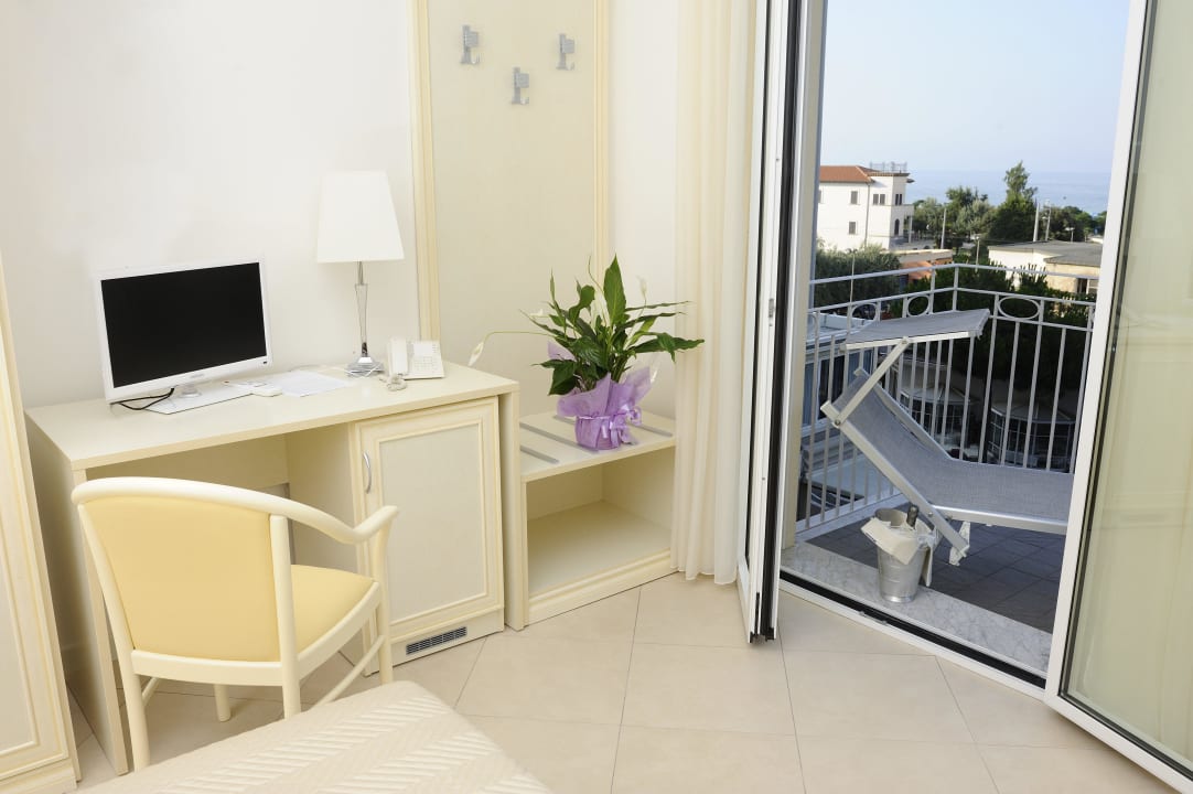 Residence Smeraldo Riccione vacanza holiday urlaub Holiday Home Residence Suite Smeraldo
