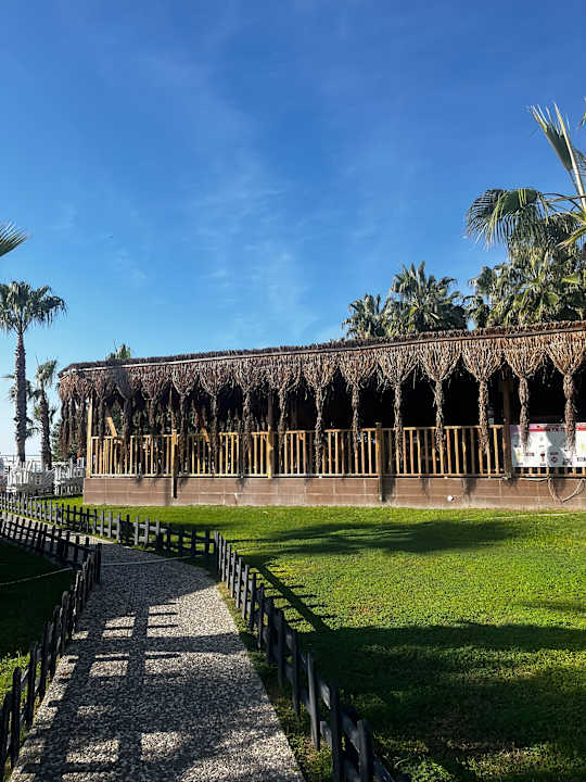 Strand Mary Hotel Side