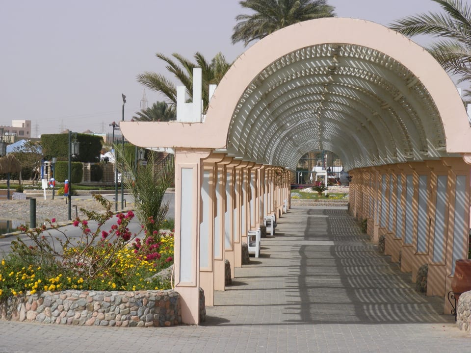 Doorkijk Aladdin Beach Resort