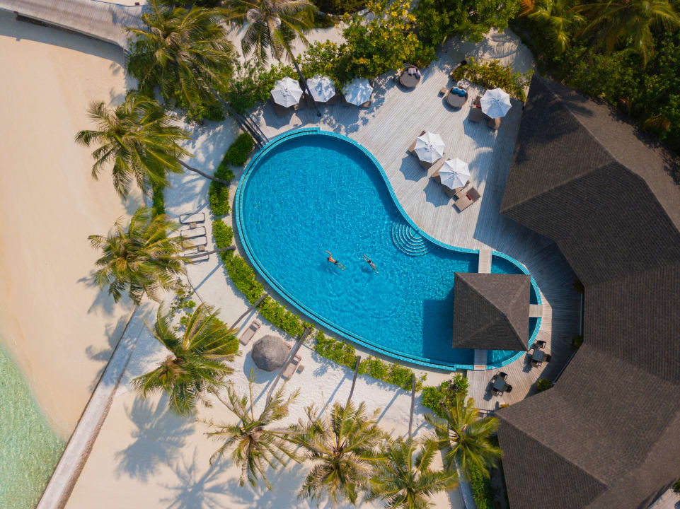 Pool Machchafushi Island Resort & Spa Maldives, The Centara Collection