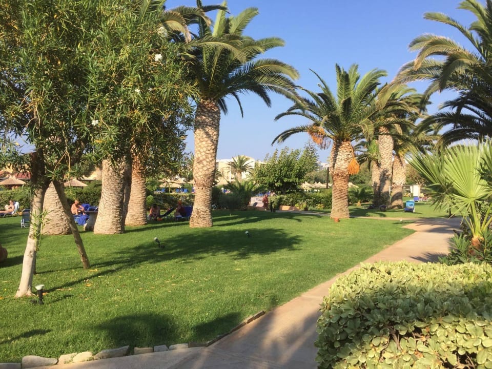 Parkanlage Anissa Beach & Village