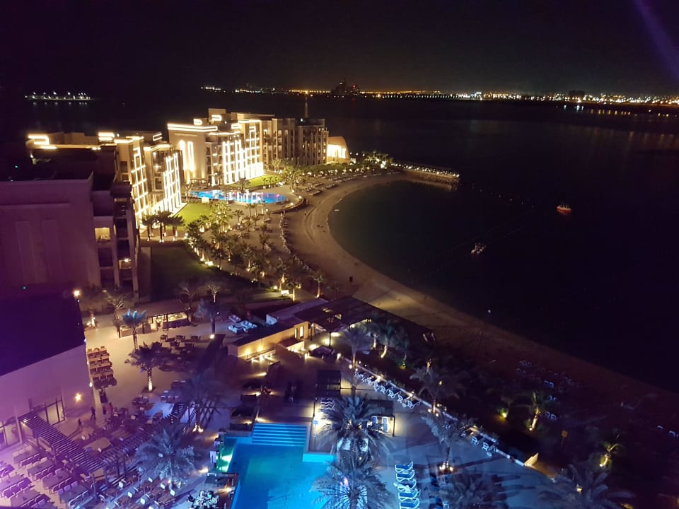 Anlage bei Nacht DoubleTree by Hilton Resort & Spa Marjan Island