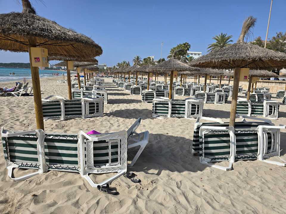 Strand Kyrat Amarac Suites