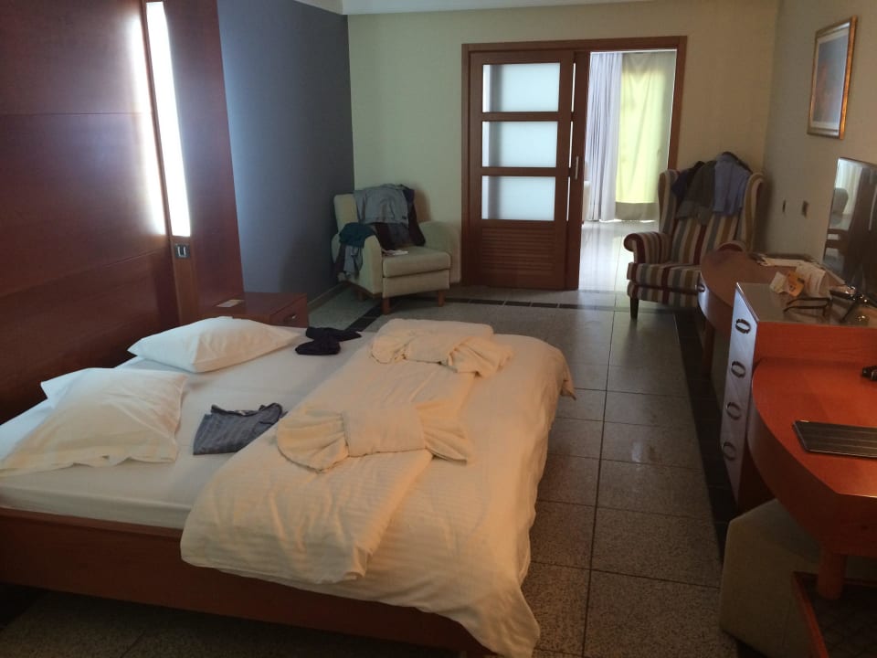 Erstes Zimmer Atlantica Marmari Palace