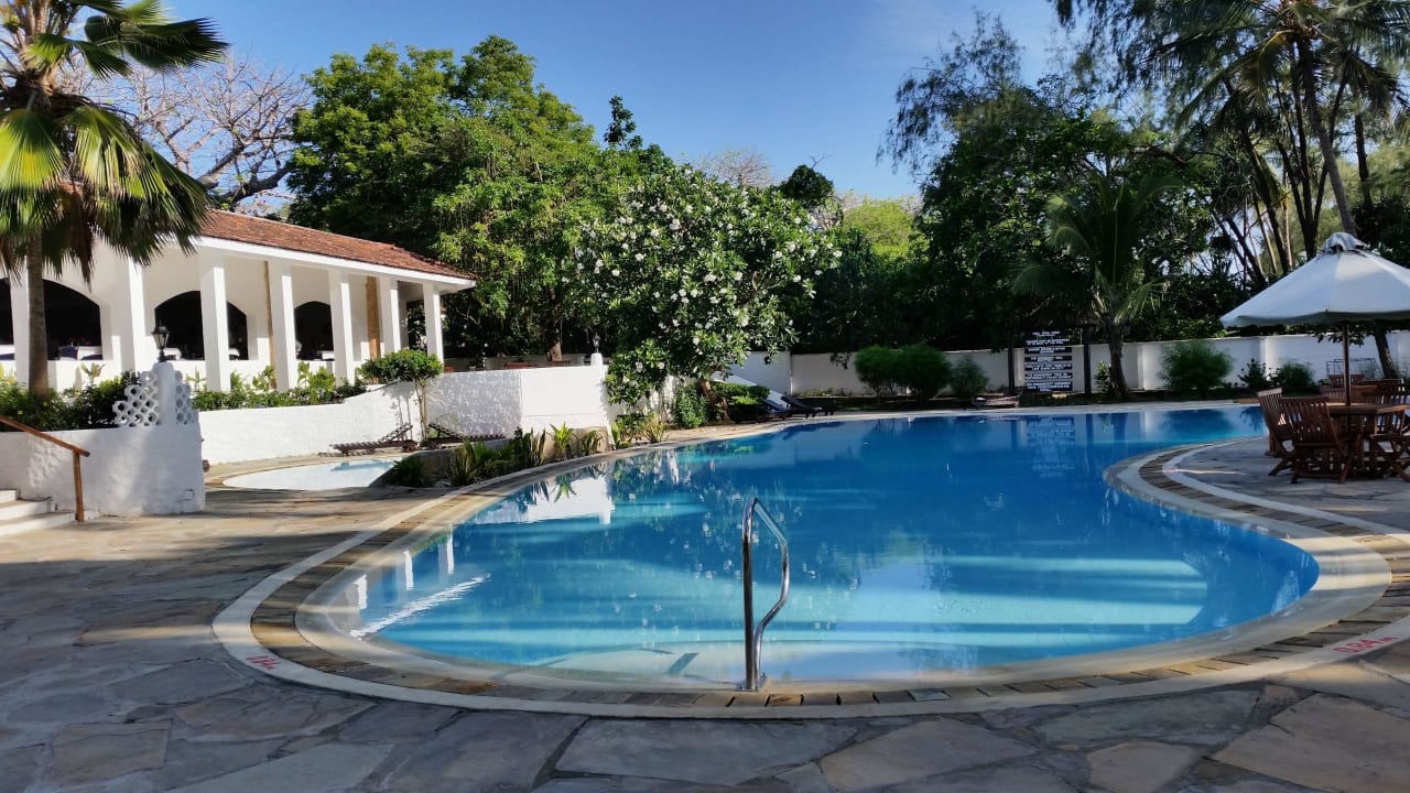 Schöne Pool Anlage Hotel Diani Sea Lodge