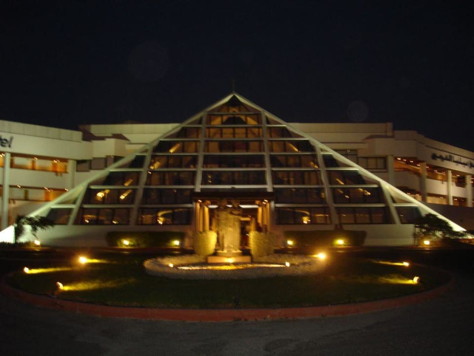 Aussenansicht abends Pharaoh Azur Resort