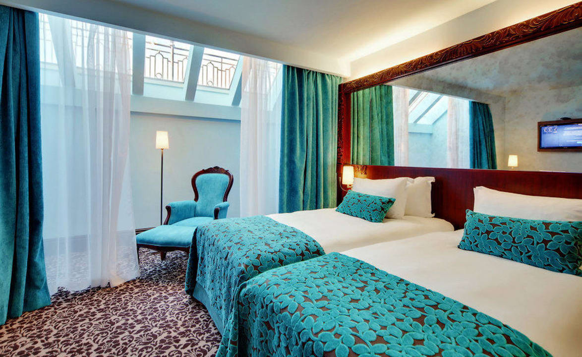 Mansard Room Hotel Domina Prestige St. Petersburg