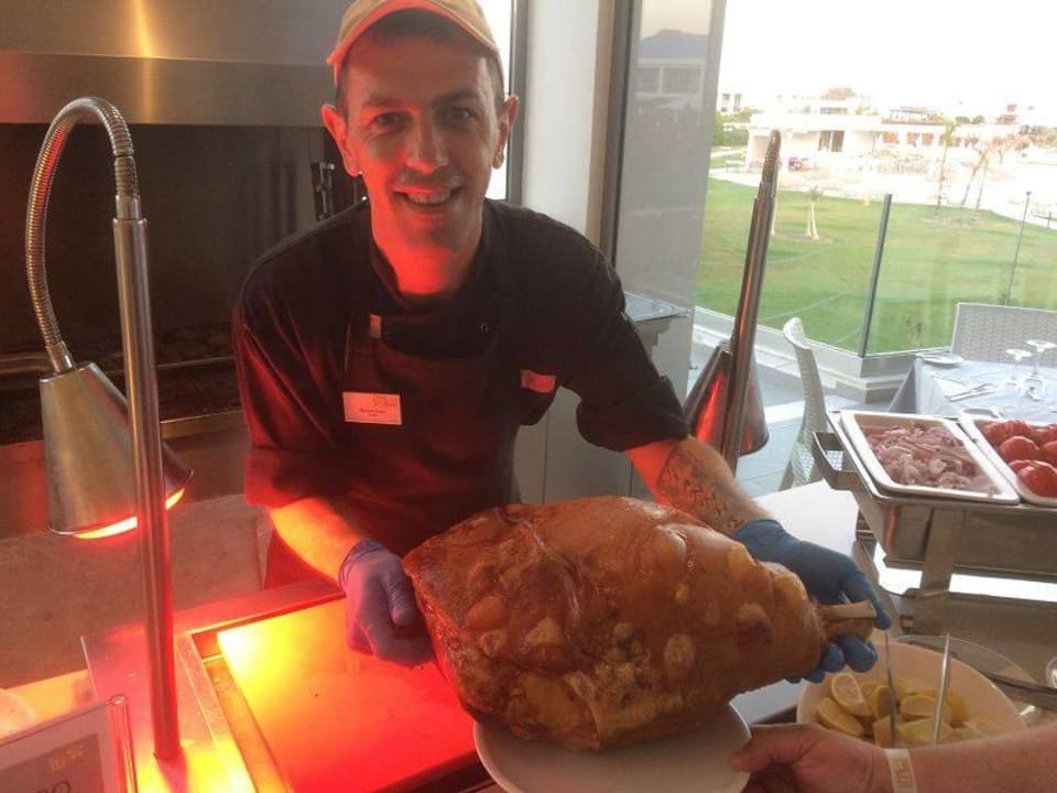 Abends Asterias Beach Resort