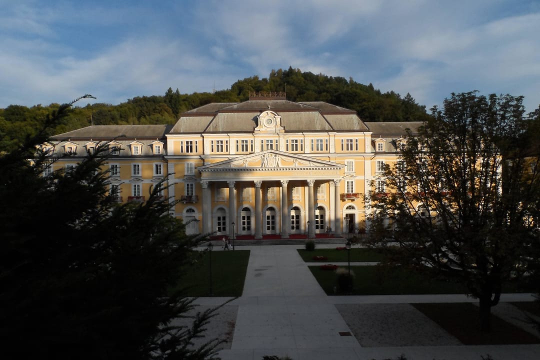 Вид отельного комплекса с горной дорожки Grand Hotel Rogaška Komfort