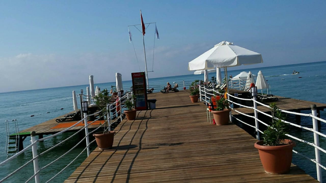 Lekker zitten aan zee Limak Lara Deluxe Hotel & Resort