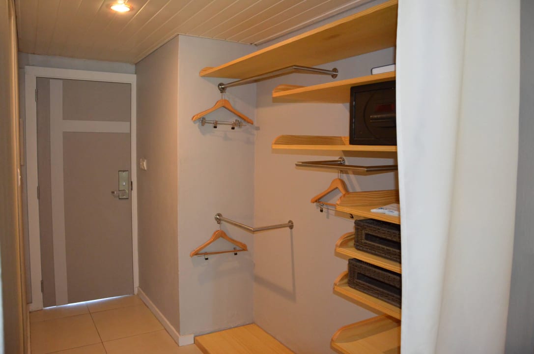 Kleiderschrank Veranda Palmar Beach Hotel