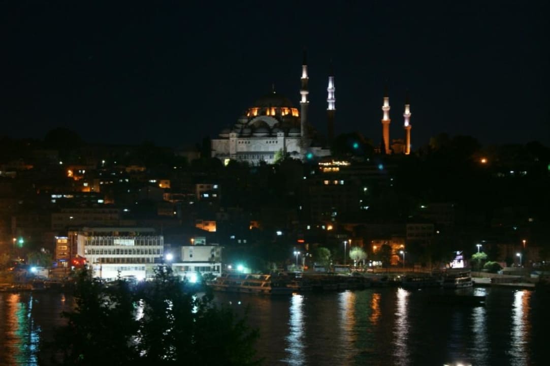 Nächtlicher Blick aus dem Fenster Istanbul Golden City Hotel