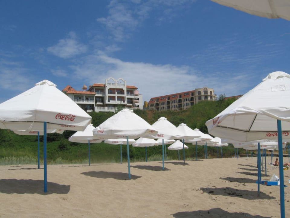 Das Hotel vom Strand aus Bella Vista Beach Club