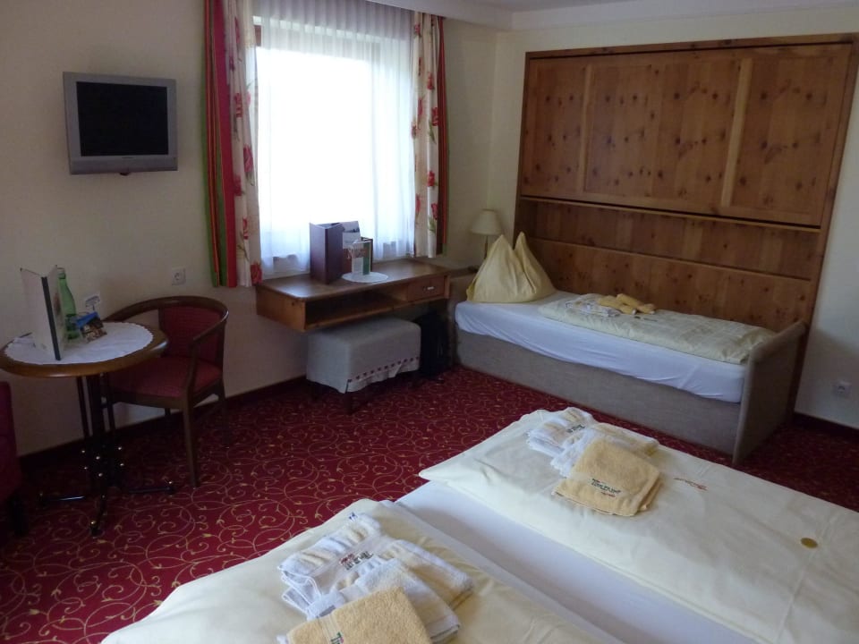 Über Sohnemanns Schlafplatz ist noch ein Klappbett Hotel Tirolerhof