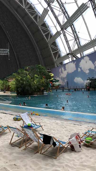 Pool Tropical Islands Resort
