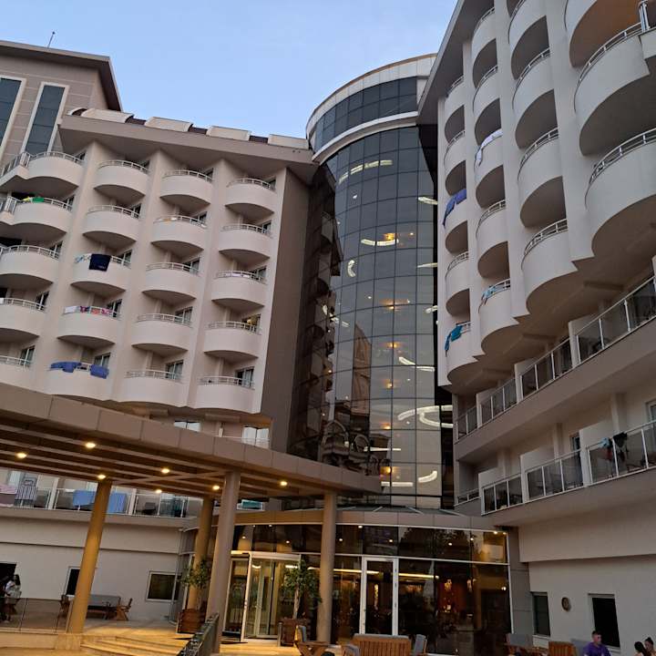 Außenansicht Saturn Palace Resort Hotel