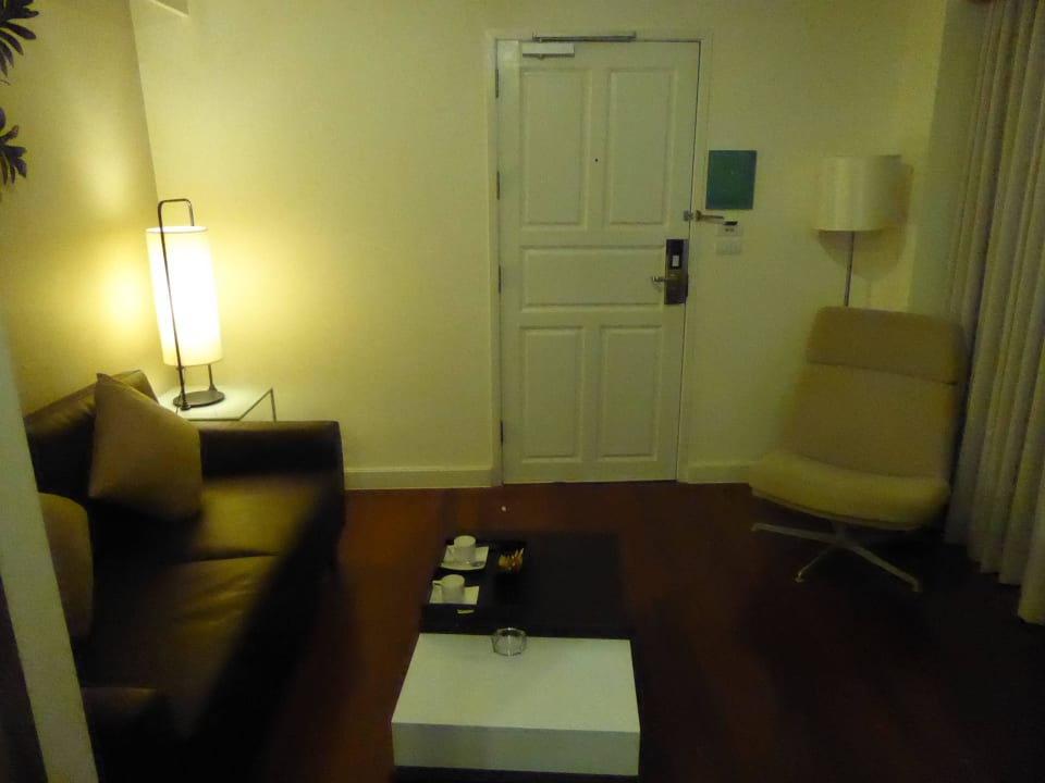Eingangsbereich PARKROYAL Suites Bangkok - SHA Plus Certified