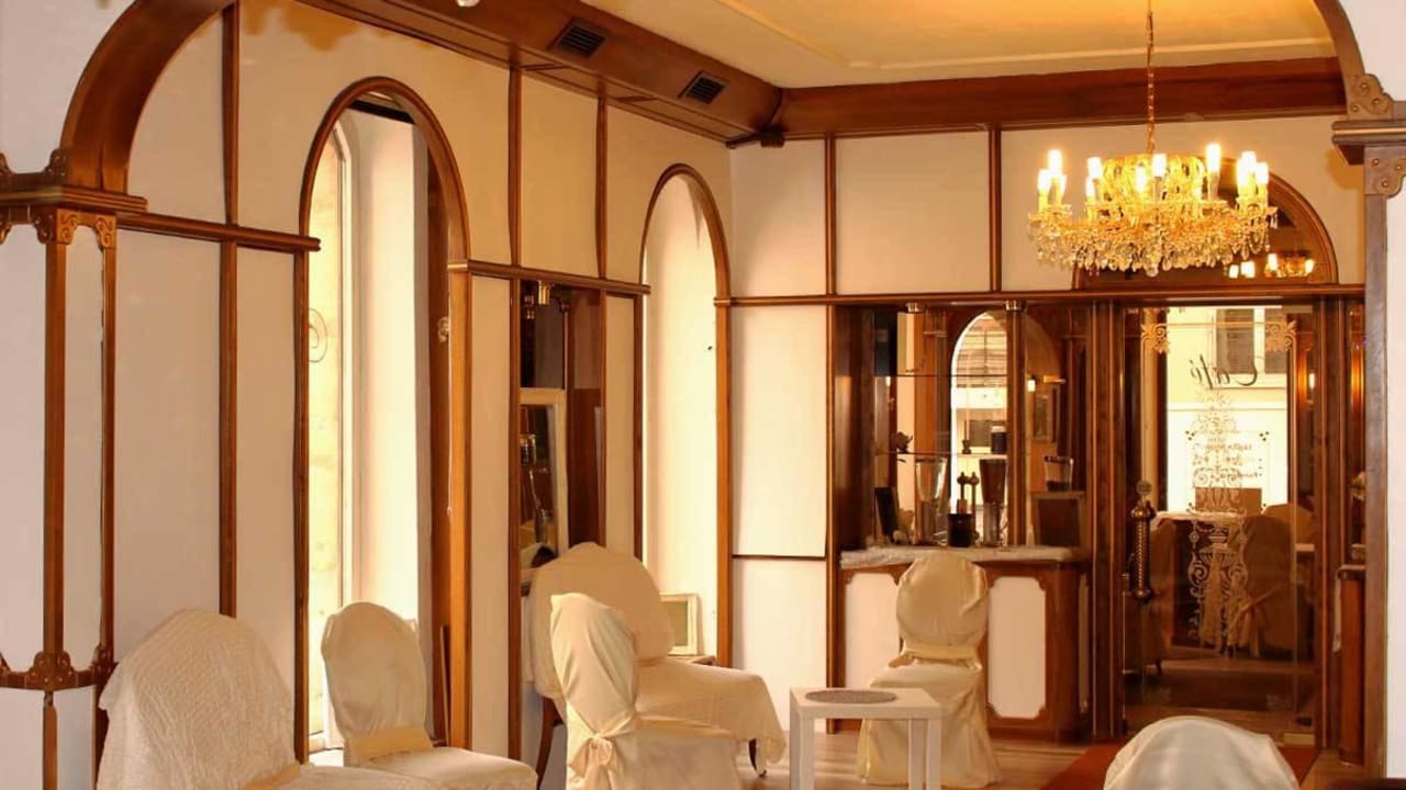 Cafe Hotel Five Seasons