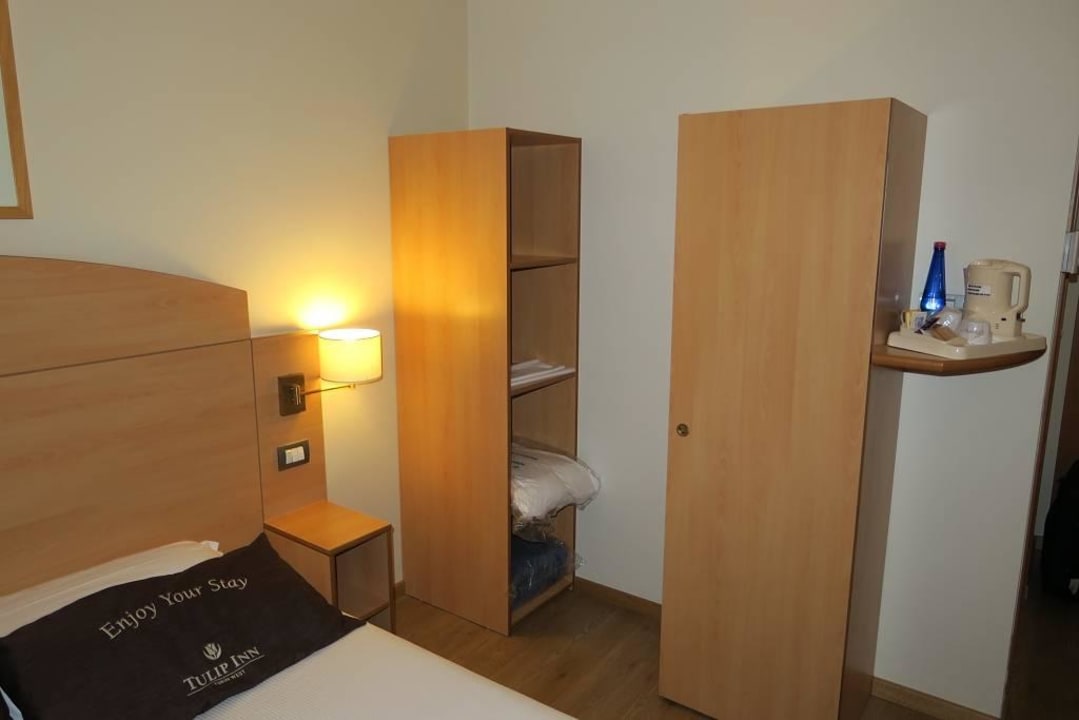 Schrank mit Wasserkocher Tulip Inn Turin West