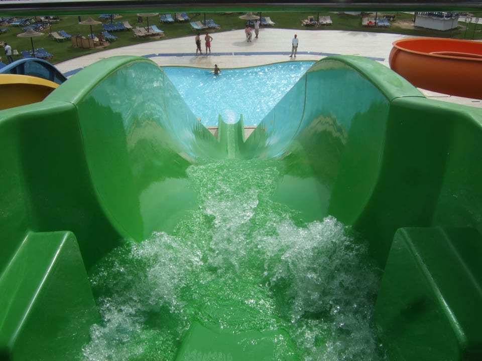 Oben von den Wasserrutschen aus JAZ Aquamarine Resort