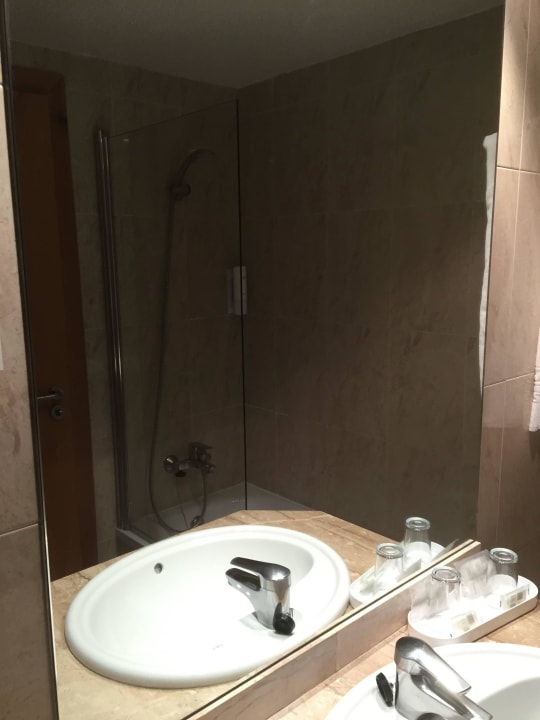Badezimmer allsun Hotel Pil-lari Playa