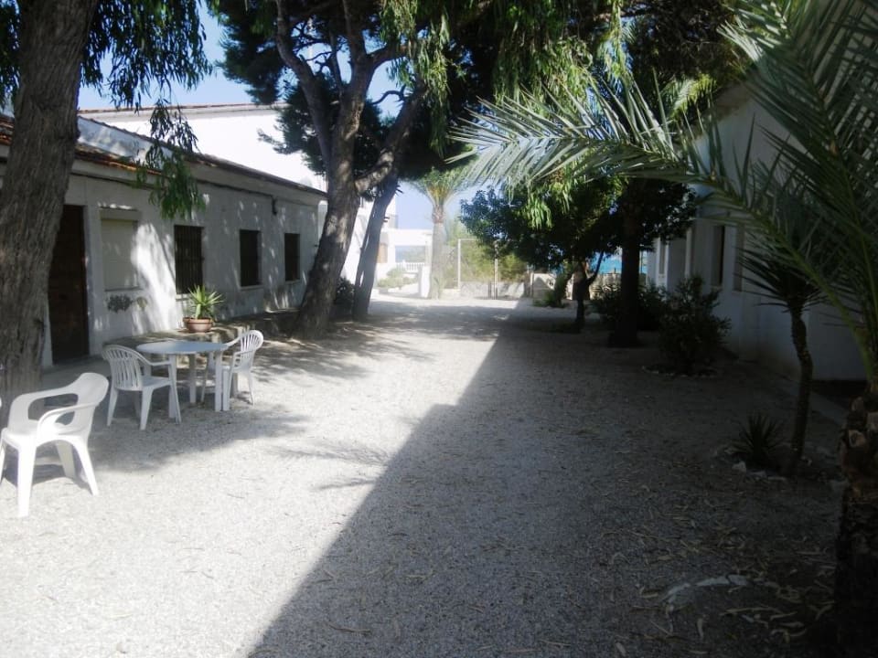 Vor den Baracken Hostal San Juan