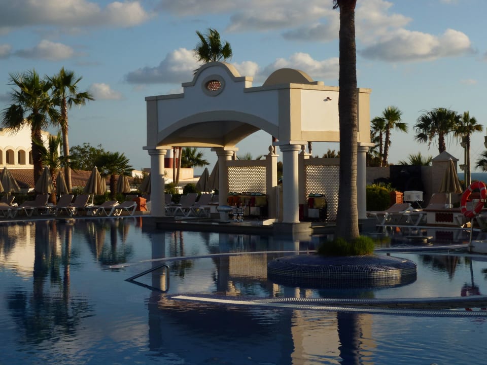 Die Bar im Pool Hotel Riu Chiclana